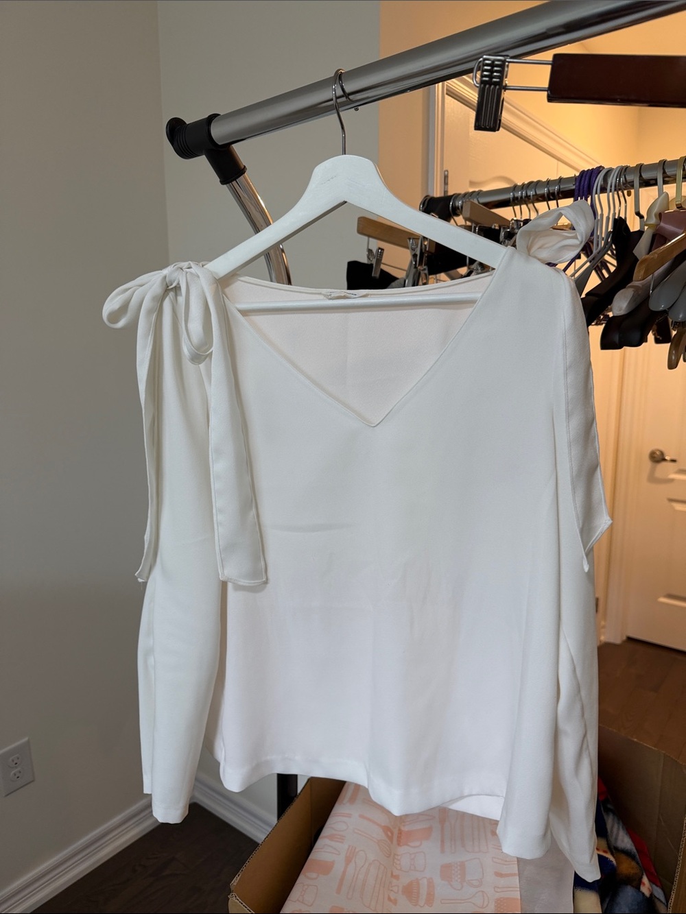 Club Monaco Cream V-Neck Tie-Shoulder Blouse